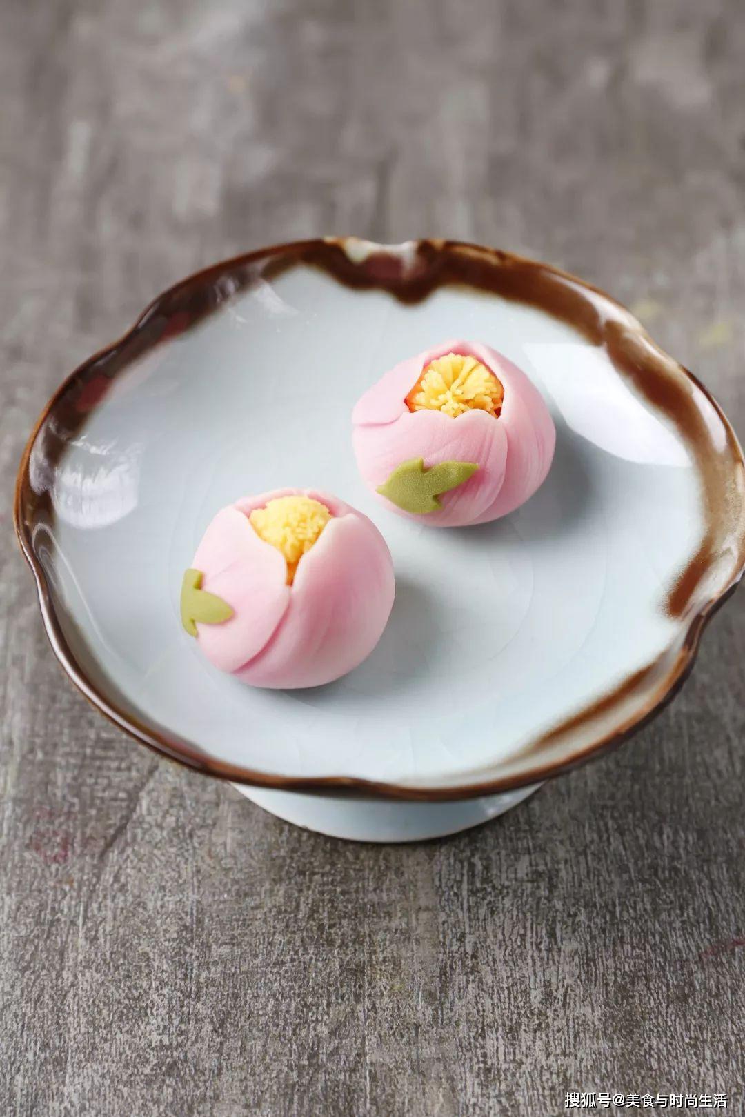 这种甜点果子倾国倾城,让人一见如故,不忍去吃