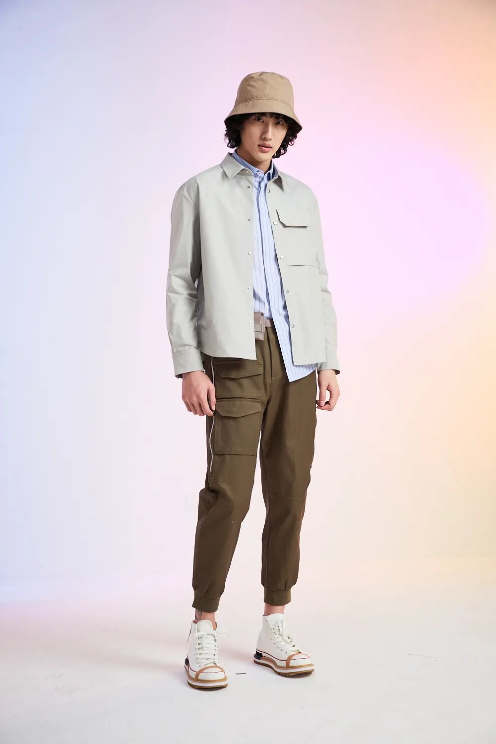 多才多艺的卷发男孩儿由全盛真香