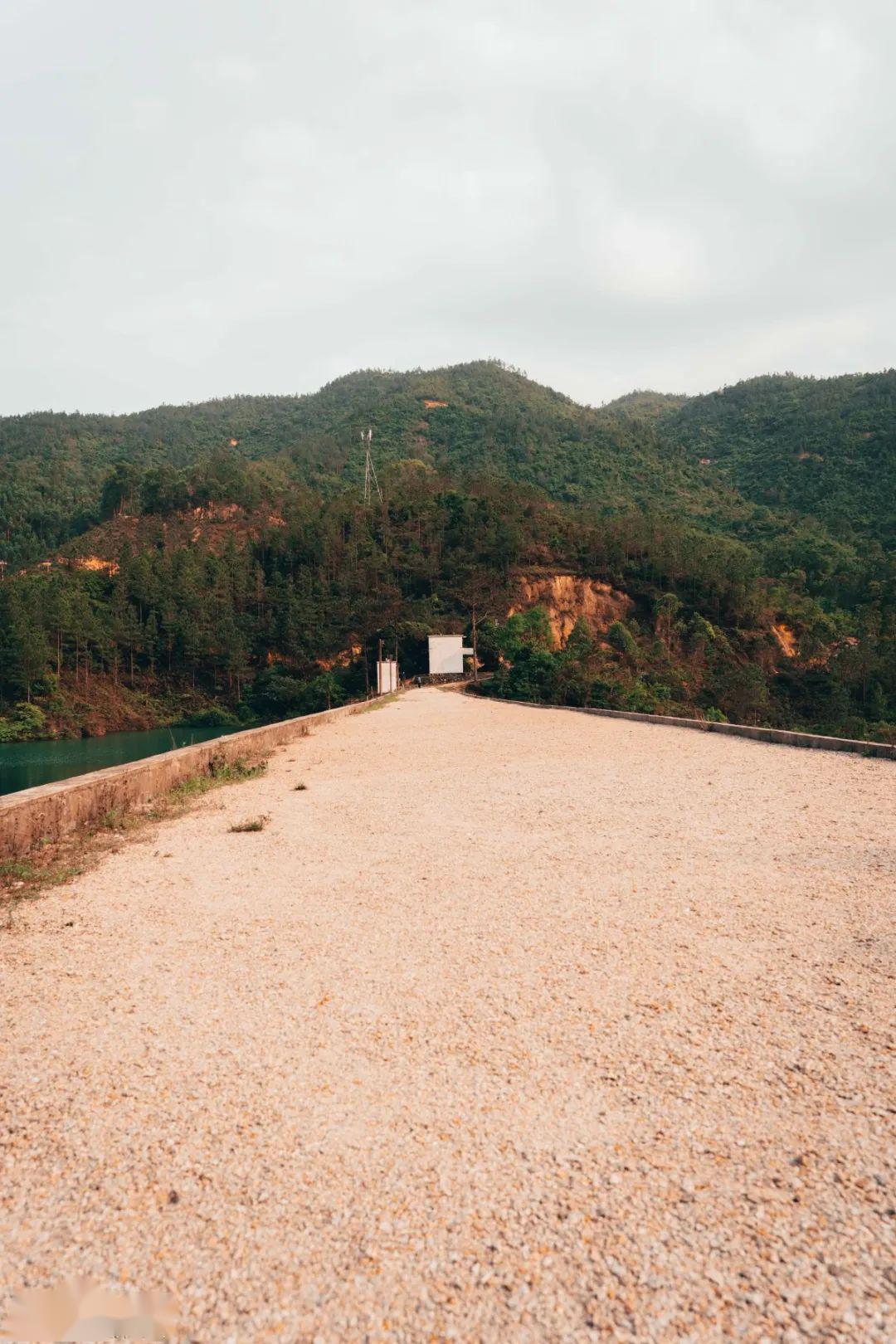 北峰山「水库」丨一边世外桃源,一边壮丽山河