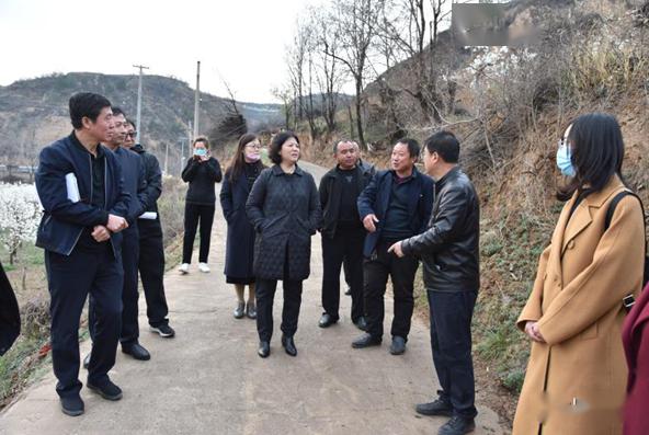 根据气象部门的预报,4月10日,县委书记李亚丽组织气象,果业,农业等