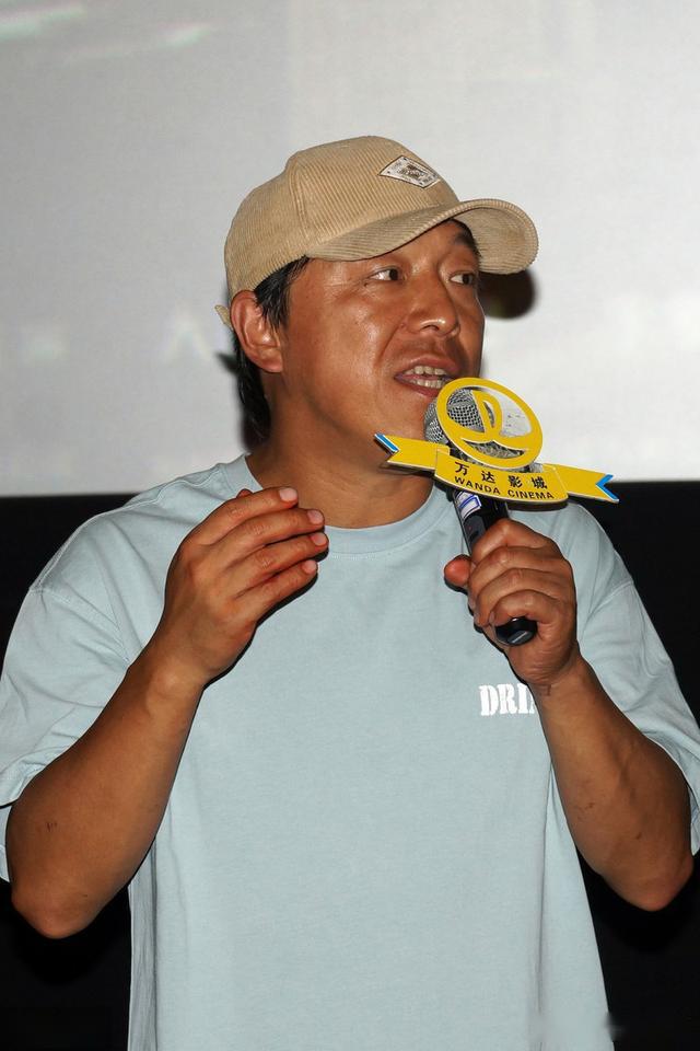 46岁黄渤素颜肤色变化大看起有50多岁了