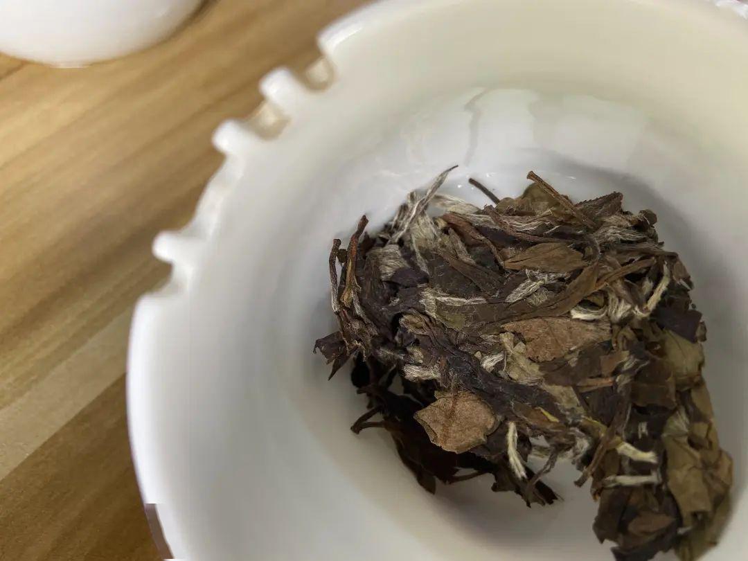 带火味,青麻,青渥味2014年寿眉二春茶或夏暑茶,味偏薄2014年贡眉二