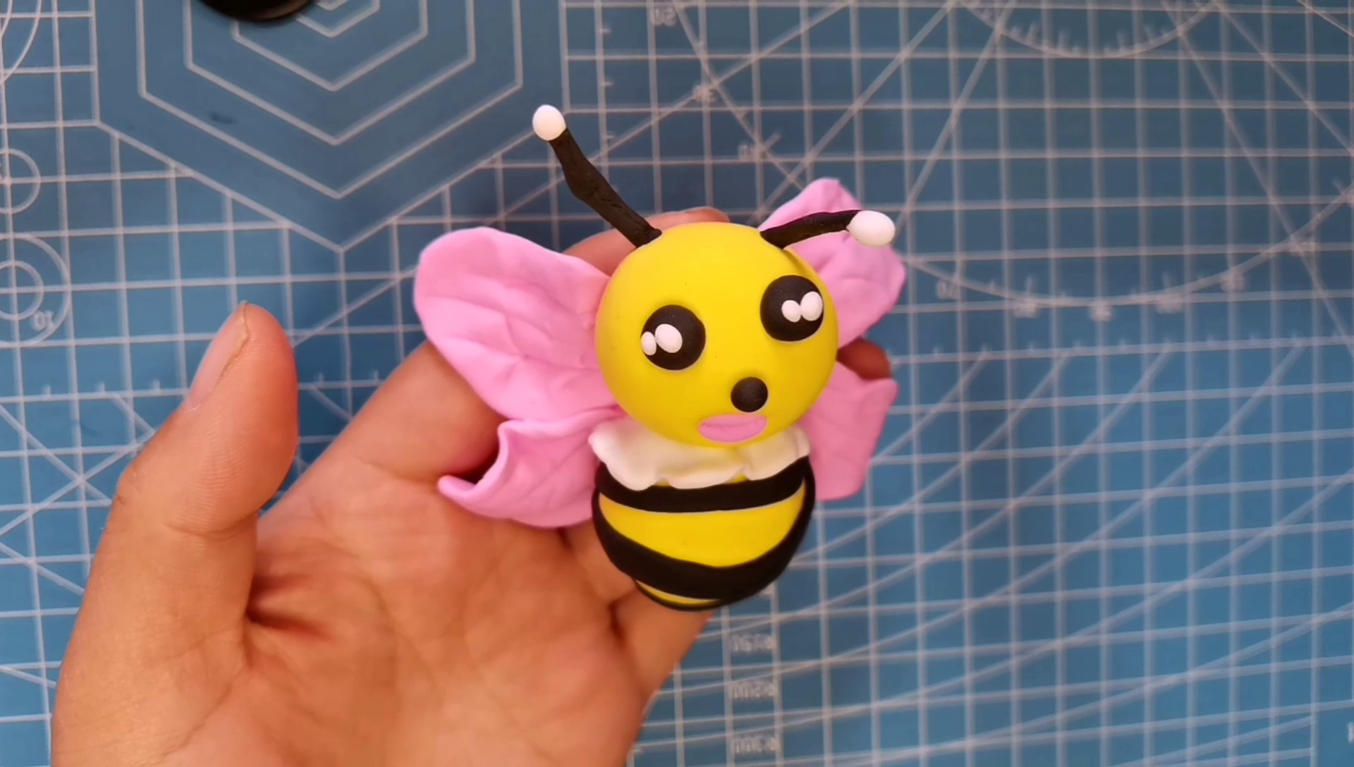 橡皮泥制作小蜜蜂图片