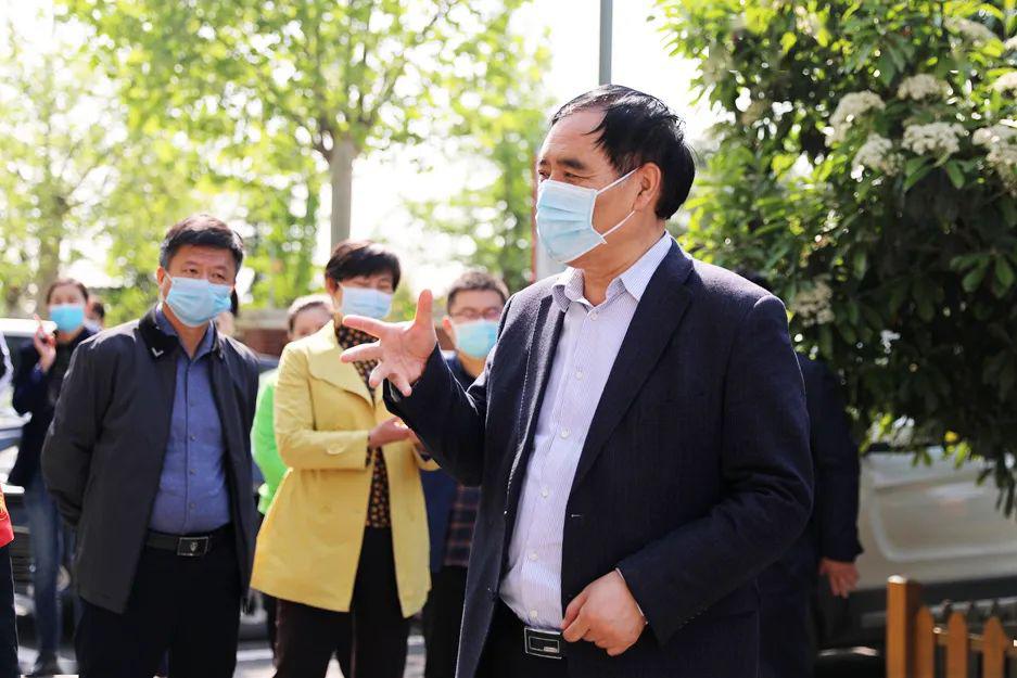 樊福太调研辖区初三学生复学情况