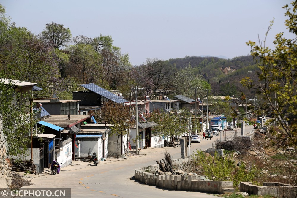 2020年4月12日,在河北省邢台市临城县赵庄乡魏家庄村拍摄的村景.