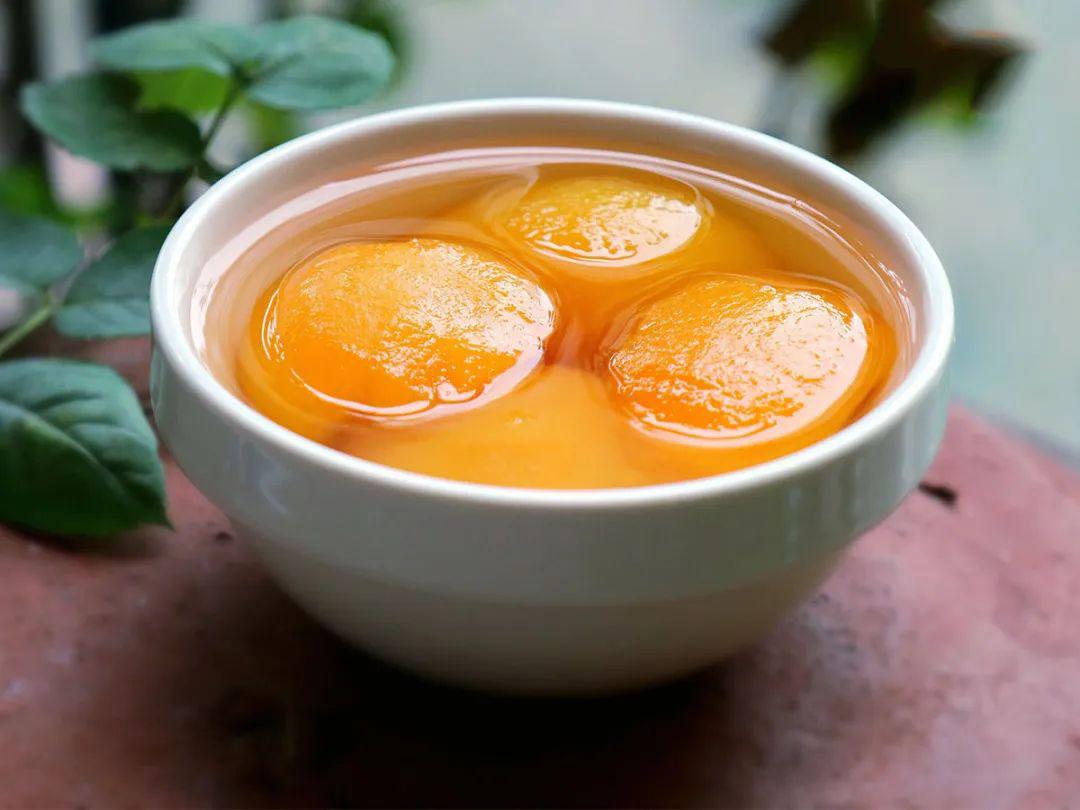 春天多给家人炖这款汤水,润肺止咳,清甜好喝,做法超简单～_枇杷