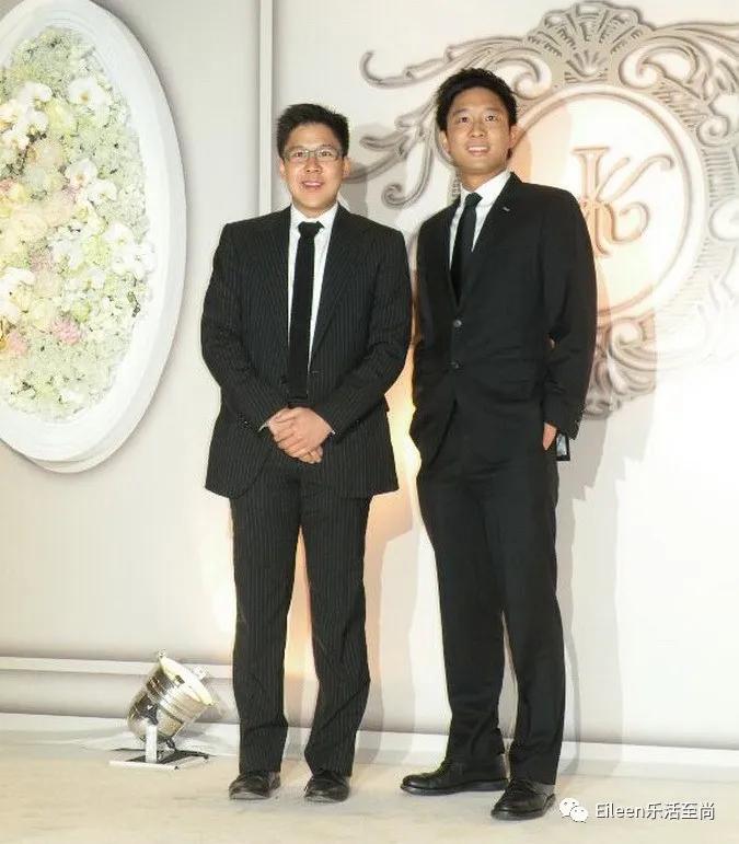 霍启刚和霍启山参加过二公主蔡加怡婚礼的谢玲玲,此番也再次出席,偏偏