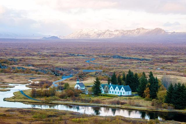 而且这里也是电影《权利的游戏》中猎狗和美人布雷妮大战的艾林谷的
