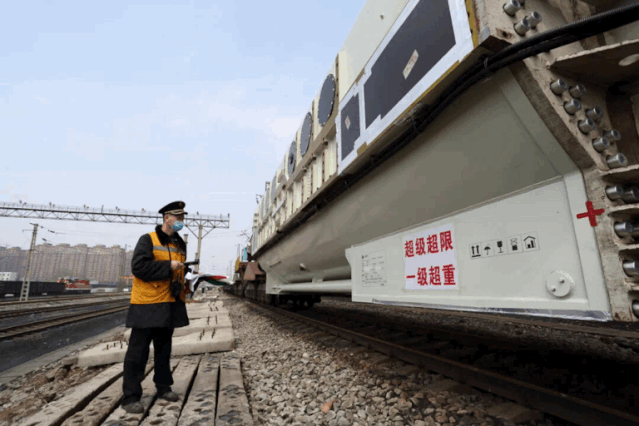 超级超限货物怎么运且看大同机车的大智慧