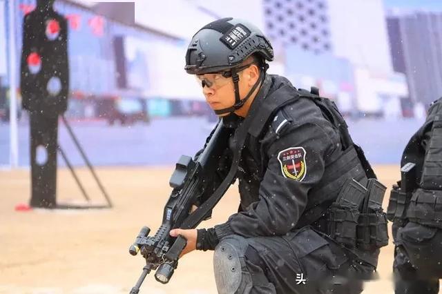 实战练精兵淬火铸利剑兰州特警大练兵酷