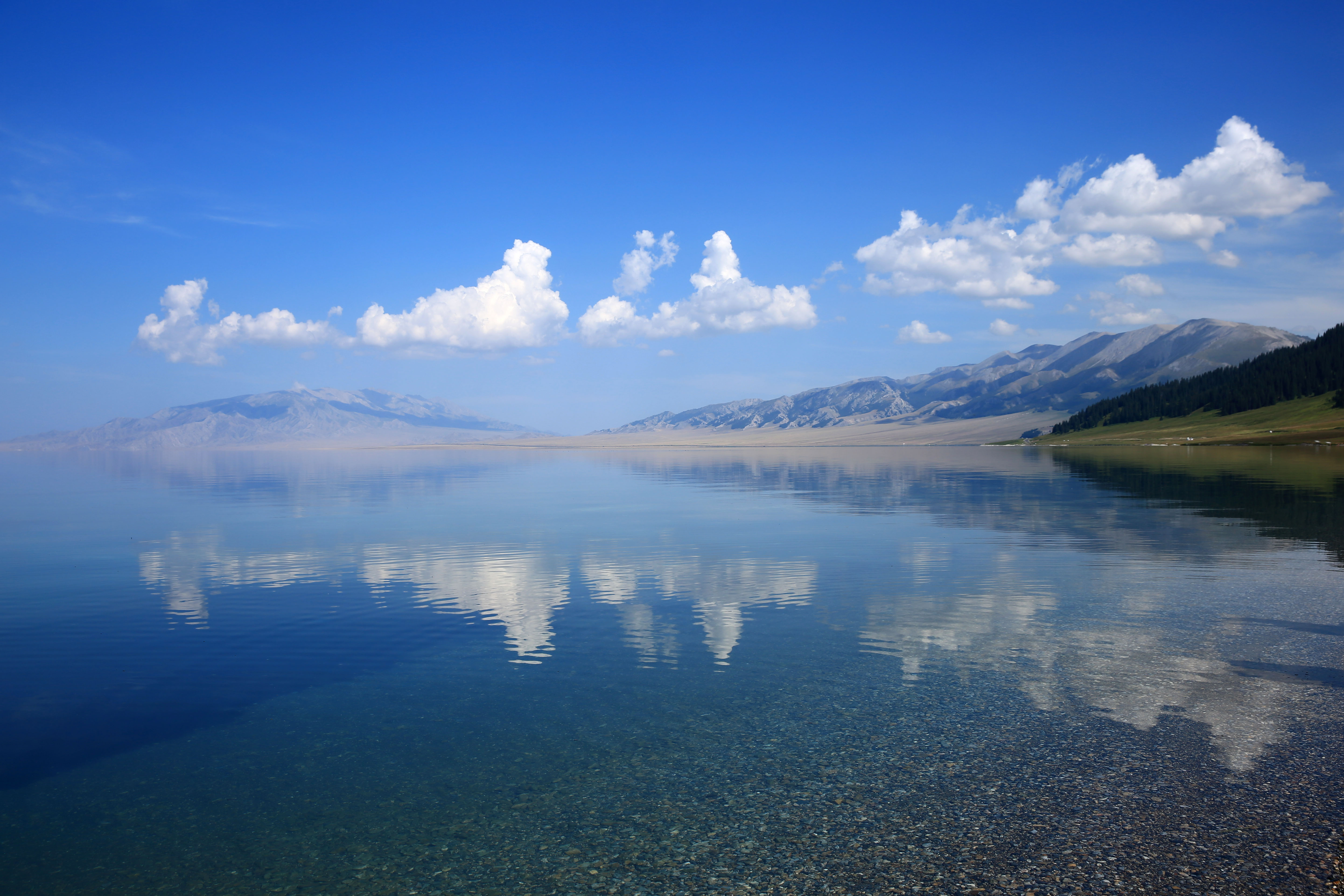 赛里木湖高清美景图图片