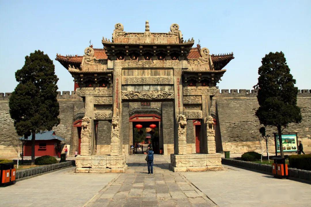 泰山天然的石头艺术博览馆石坊篇