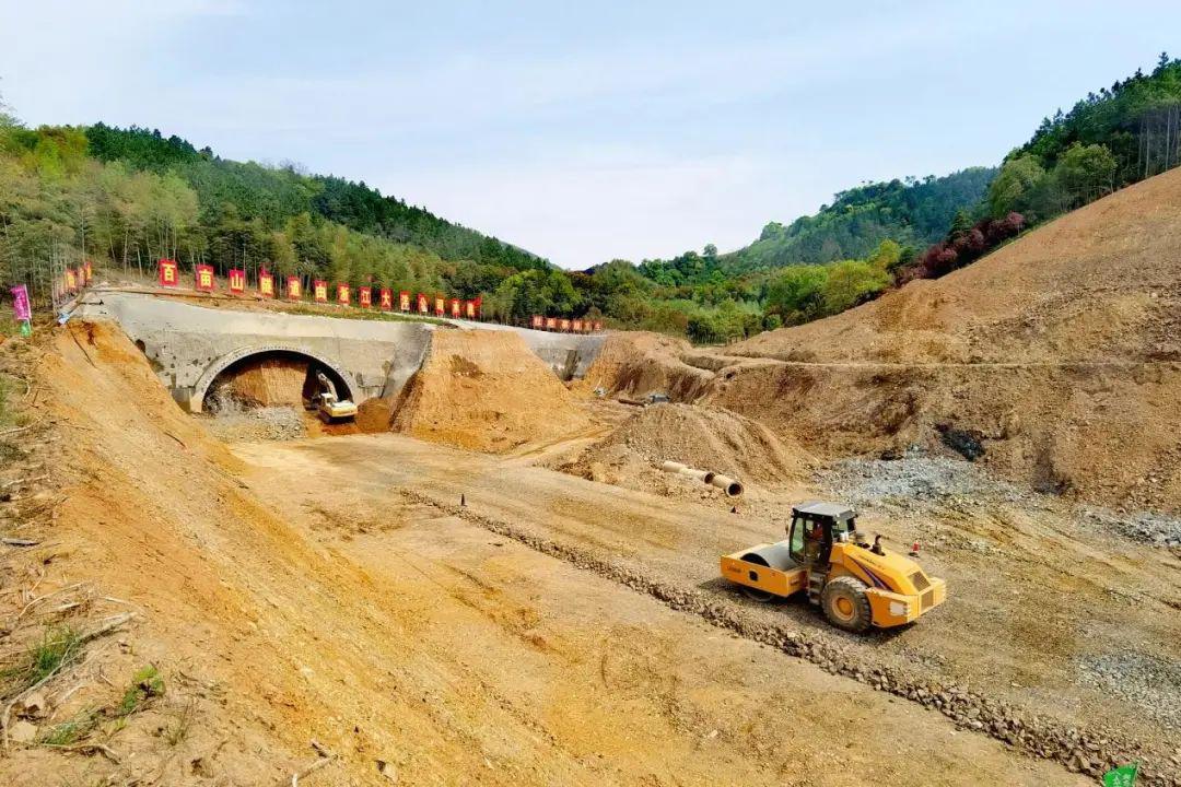 最新進展湖州一雙向六車道隧道開鑿