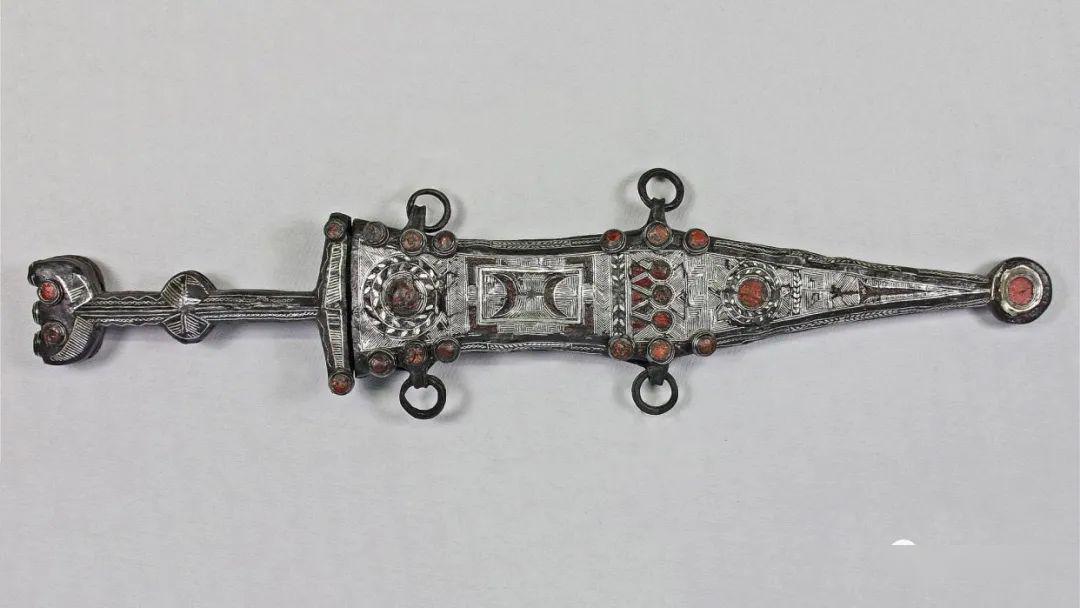 一块锈铁竟是两千年前罗马士兵使用的银匕首