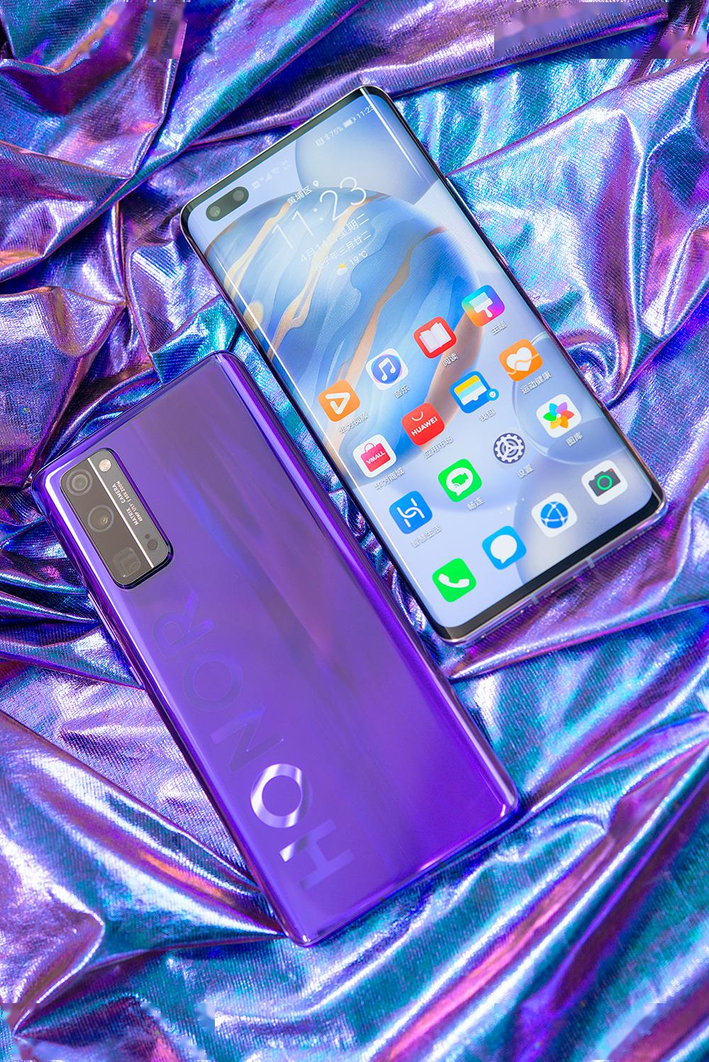 荣耀30系列共有5款颜色:幻夜黑,绿野仙踪,流光幻镜,钛空银,霓影紫.