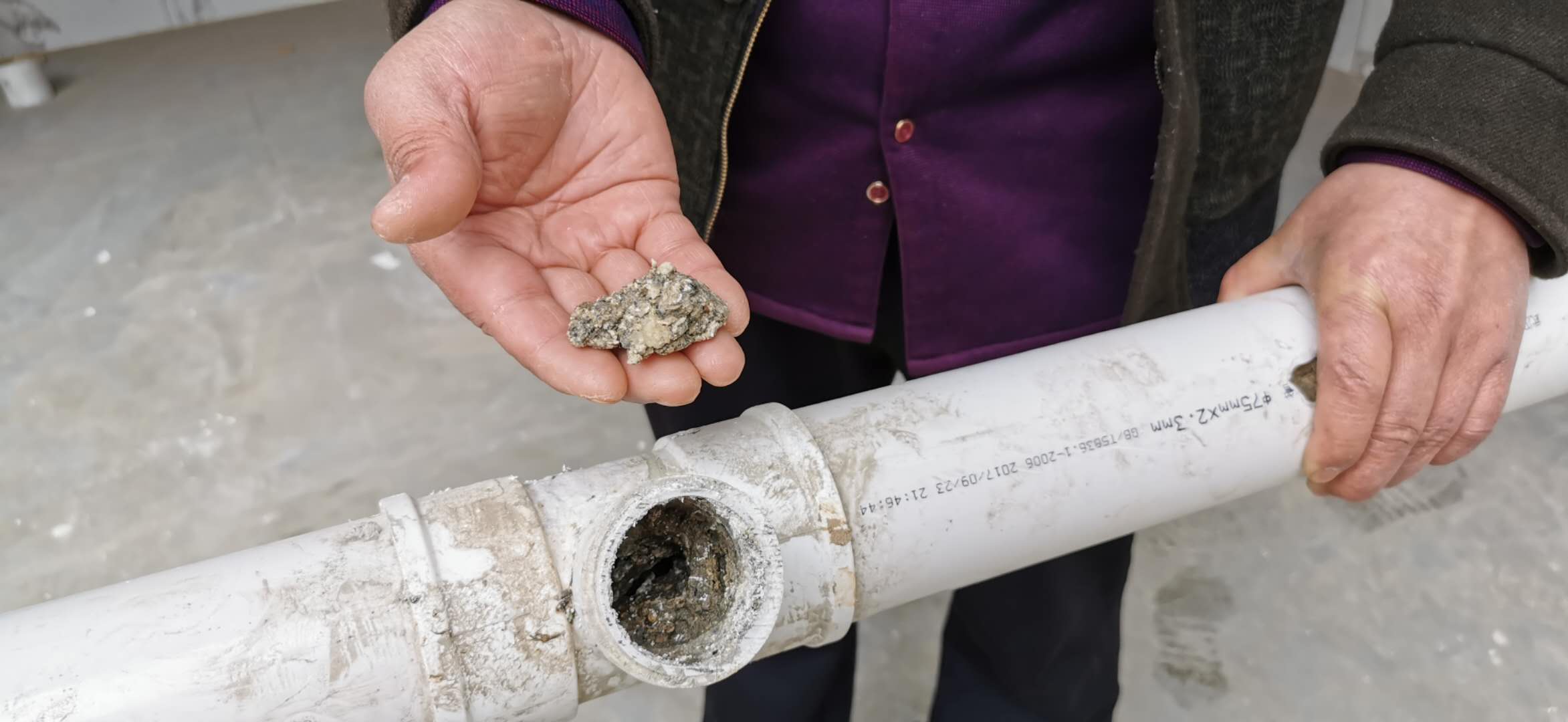 准新人奋战抗疫一线装修的婚房被污水浸泡通许县法郡小区给出这样说法