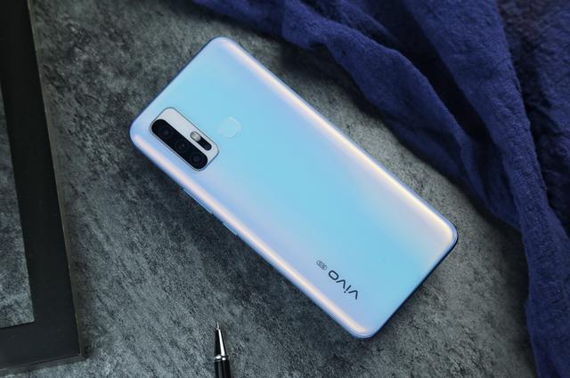 5000mah大电池44w超快闪充vivoz6让你宅家续航一整天