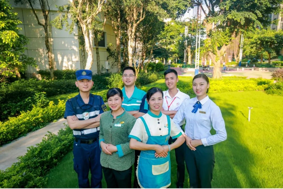 30,泰州碧桂园的绿化师傅王根兰如往常一样,来到小区的物业服务中心