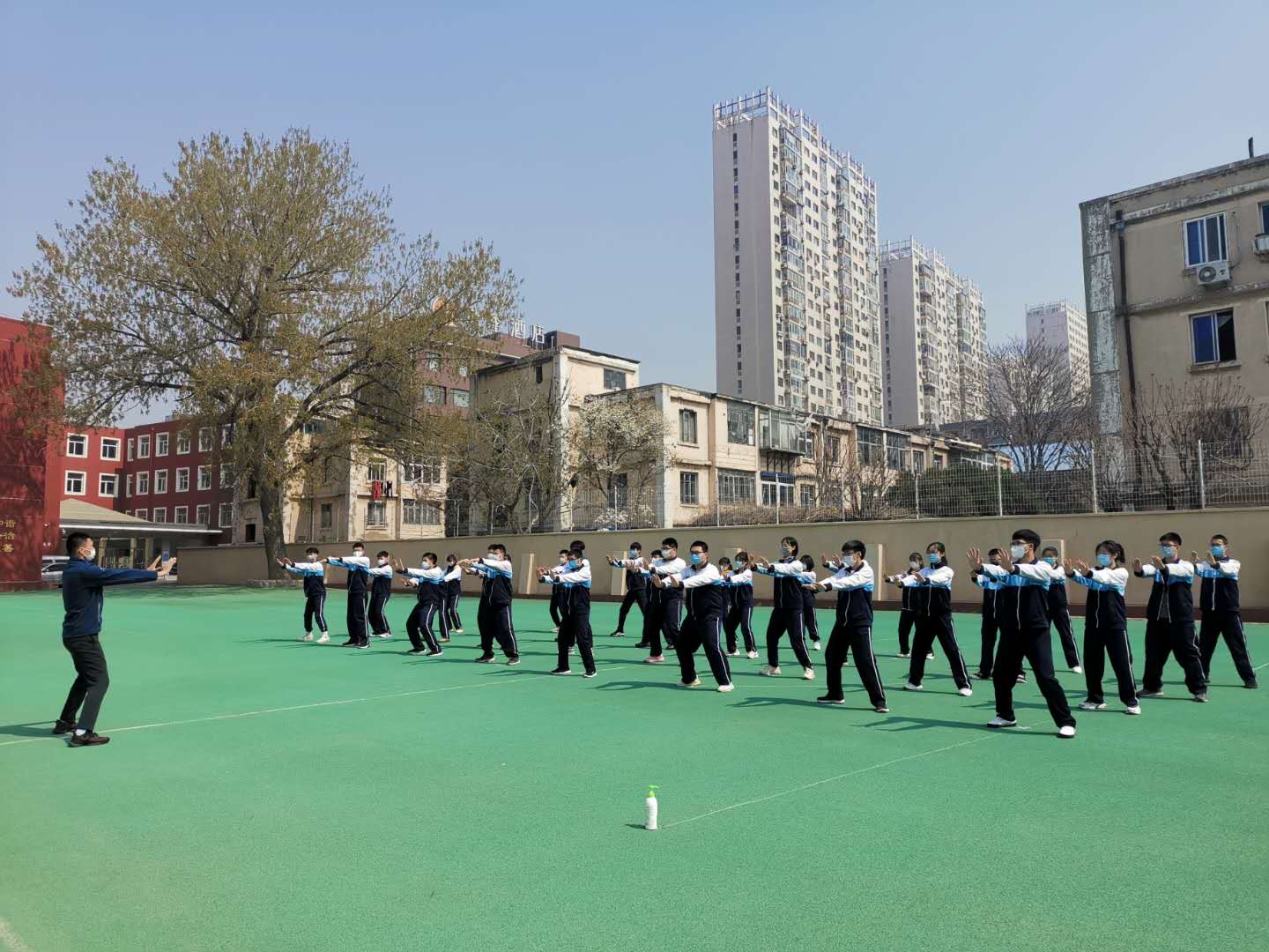 "又上体育课啦!