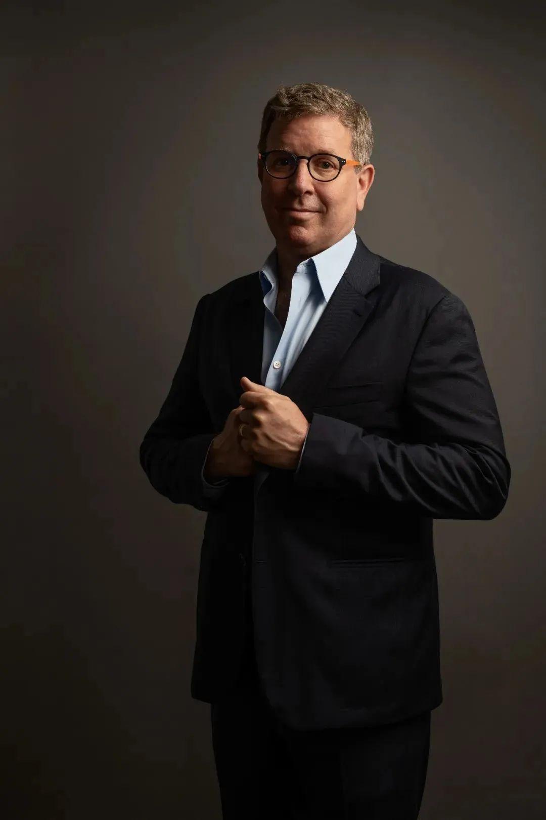 佩斯画廊总裁timothy taylor向