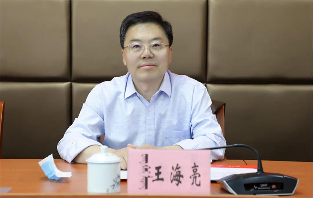 东乌旗召开全旗处级领导干部会议宣布干部任免职决定