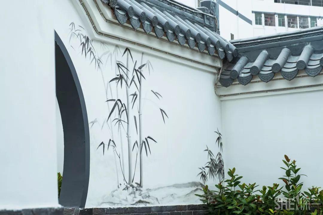 充满意境让竹村如同它的名字一般绘有水墨画的墙面灰