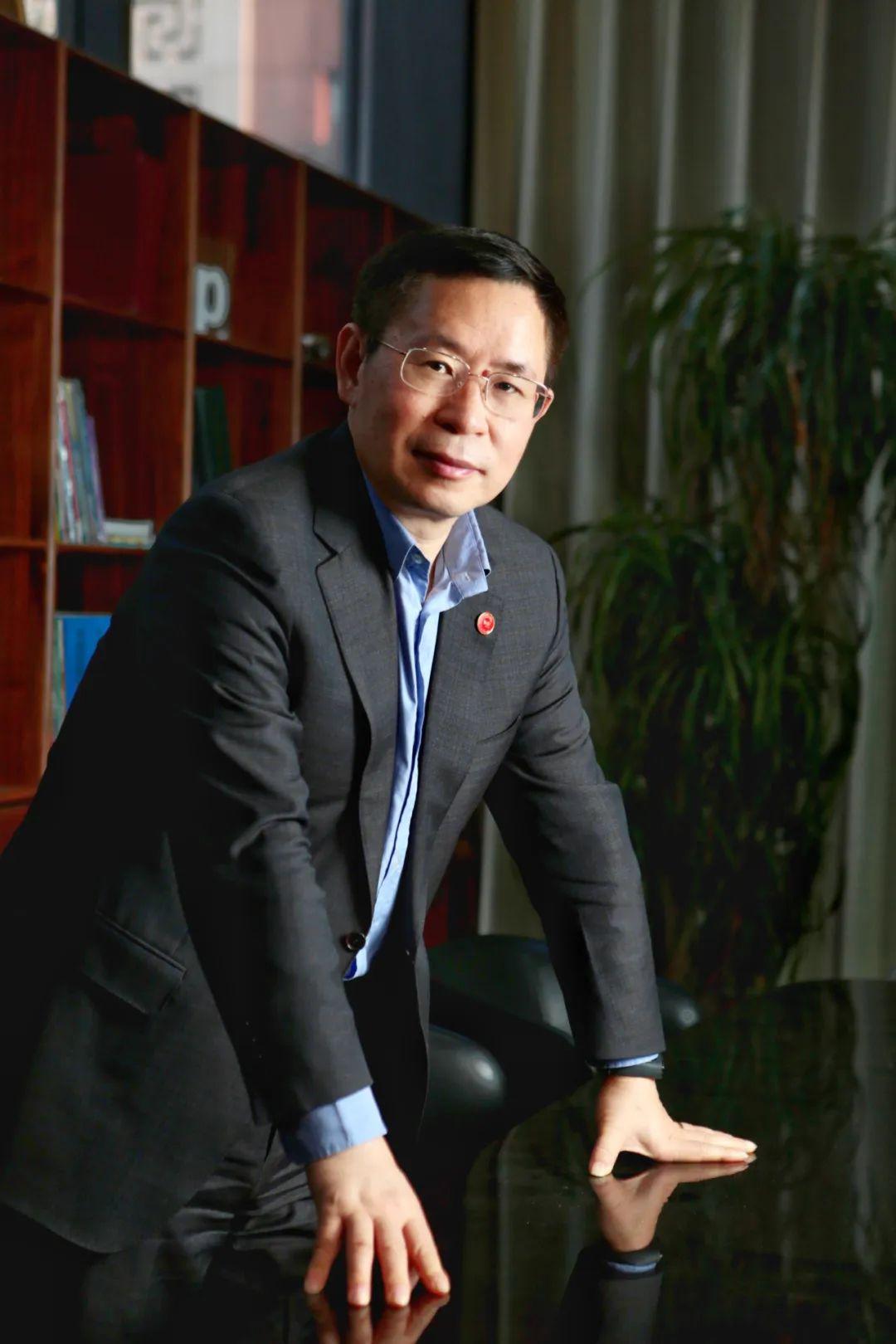 阿里,华为,腾讯之上,这家公司长出一座"数字森林"_王文京