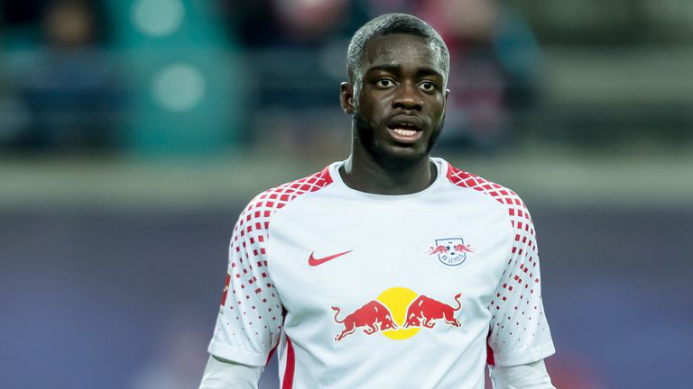 巴萨瞄准21岁莱比锡后卫乌帕梅卡诺,提升后防硬实力