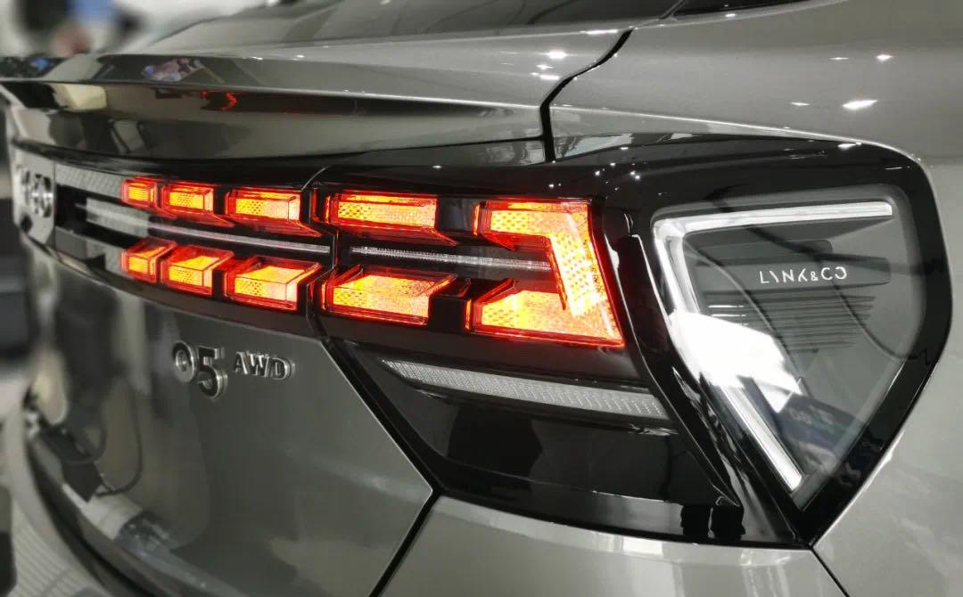 领克05时间限量版已到店欣赏05的运动风范
