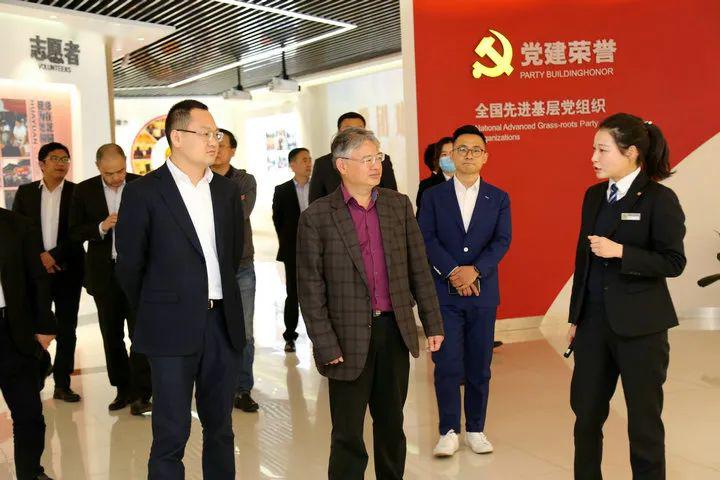 华为公司副总裁王结红带队考察花园 期待打造全国"智慧乡村"典范