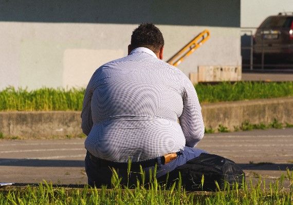 的不想看到很胖的胖子呀」「这个社会的确看外表」「男人肚子也会变大