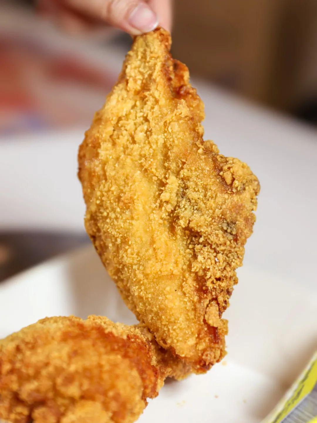 皮脆肉嫩够大块麦当劳新品麦麦脆汁鸡来了一言不合就爆汁