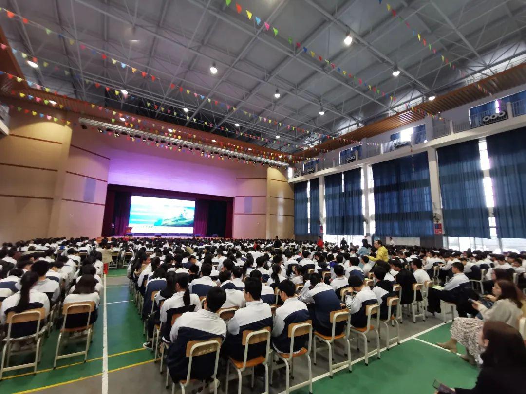 启德美国高中文凭班线下实体学校位于顺德一中实验学校,省一级中学,以