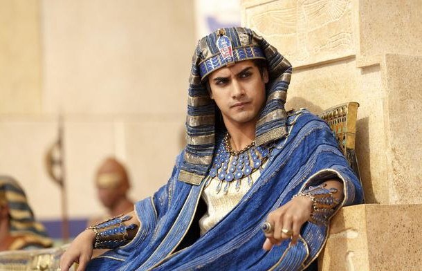 减免神庙拖欠的税款,因此,为了感谢法老的恩德,古埃及的祭司们在他