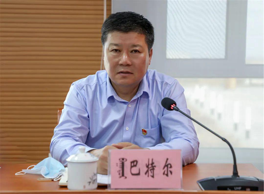 东乌旗召开全旗处级领导干部会议宣布干部任免职决定