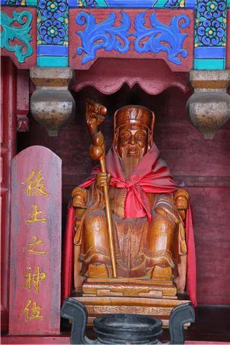 后土祠,是古代帝王祭祀后土---土地之神地皇---地母的处所.