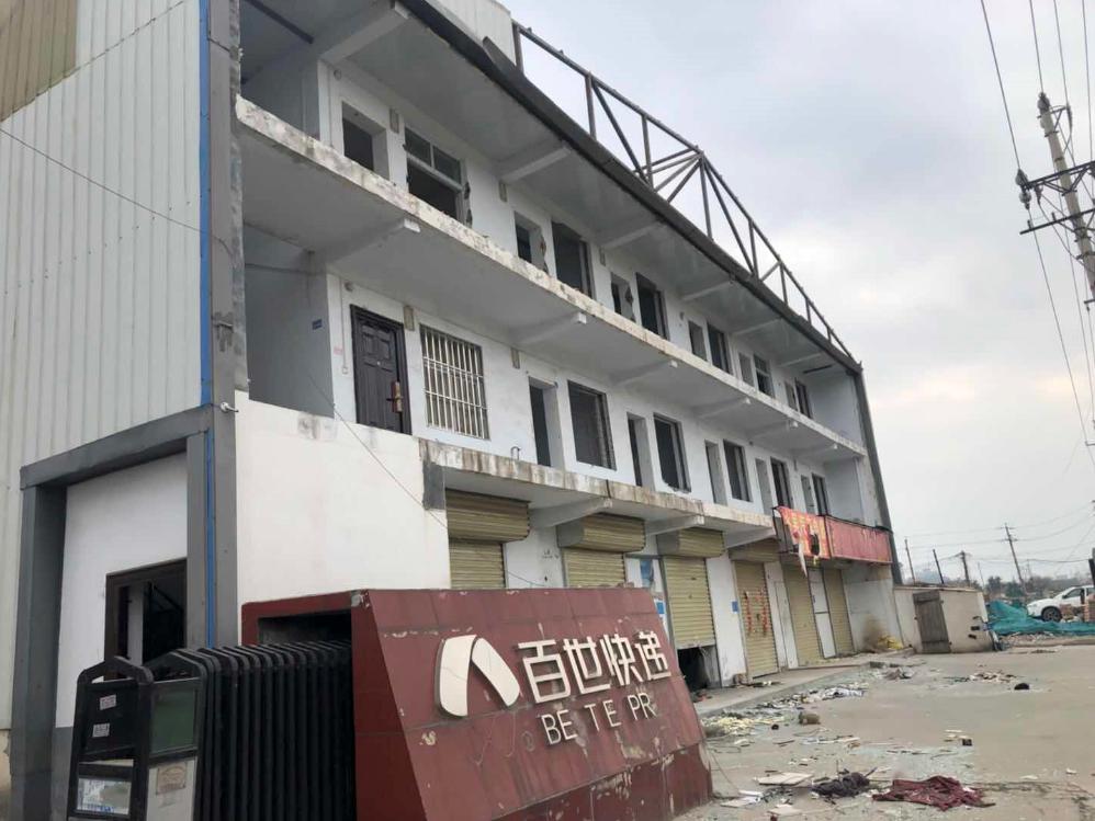 "家住八面神小区的刘大妈激动地告诉记者.