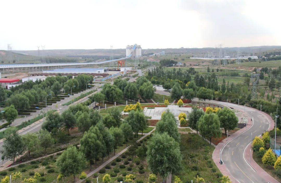 榆家梁煤矿自2000年以来,累计投资6000余万元利用矿区的自然资源,因地