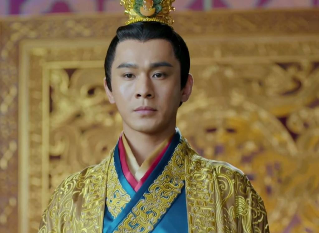 根据西周礼仪,"天子九鼎八簋,诸侯七鼎六簋,大夫五鼎四簋,元士三鼎二