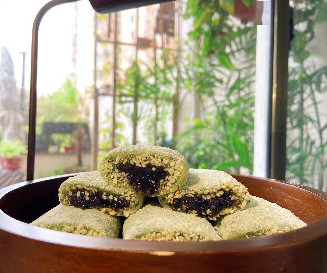 这抹乡愁只在每年万物复苏,气候渐暖的清明时节才得以缓解,有青麻糍和