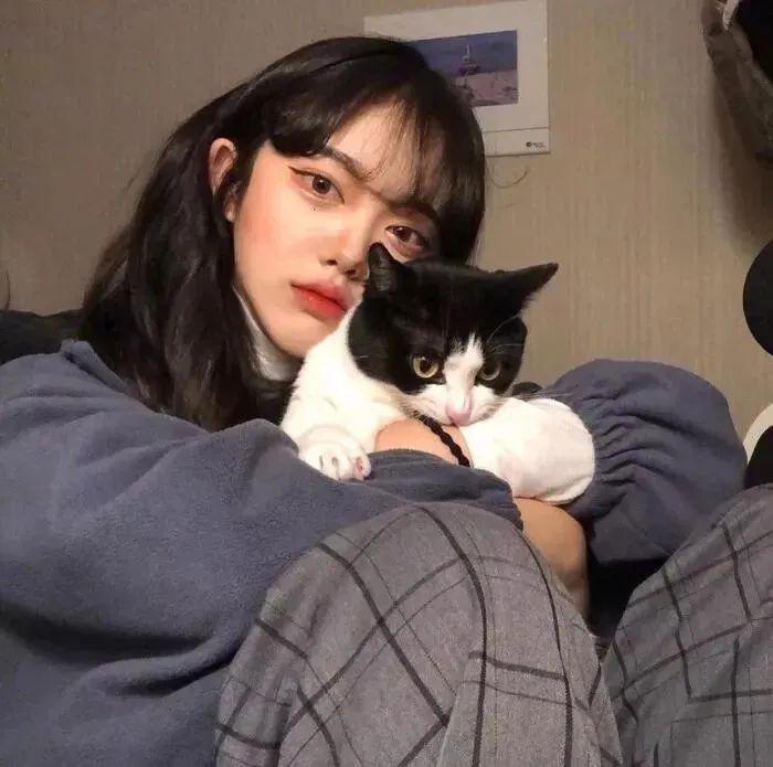 高冷性感的头像今日宜找我谈恋爱