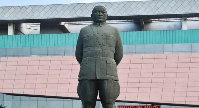 民族英雄吉鸿昌39岁被枪决,留下的一儿一女过得怎么样?