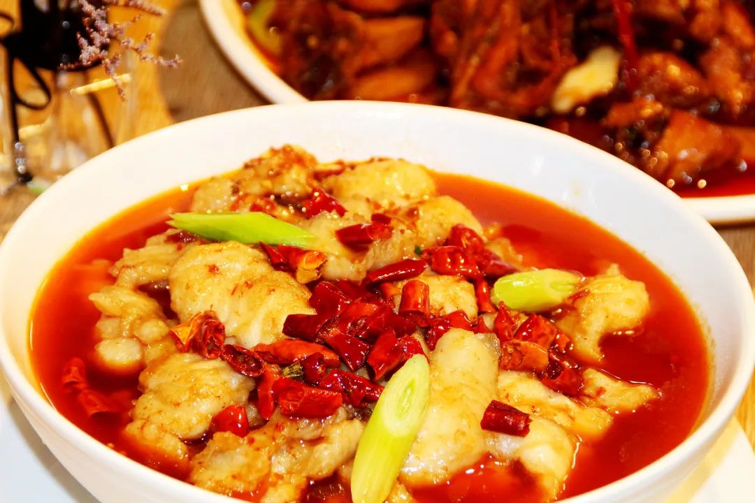 新疆菜嗨翻你的味蕾醉疆里大盘鸡一品巴沙鱼西安醉疆里4人99