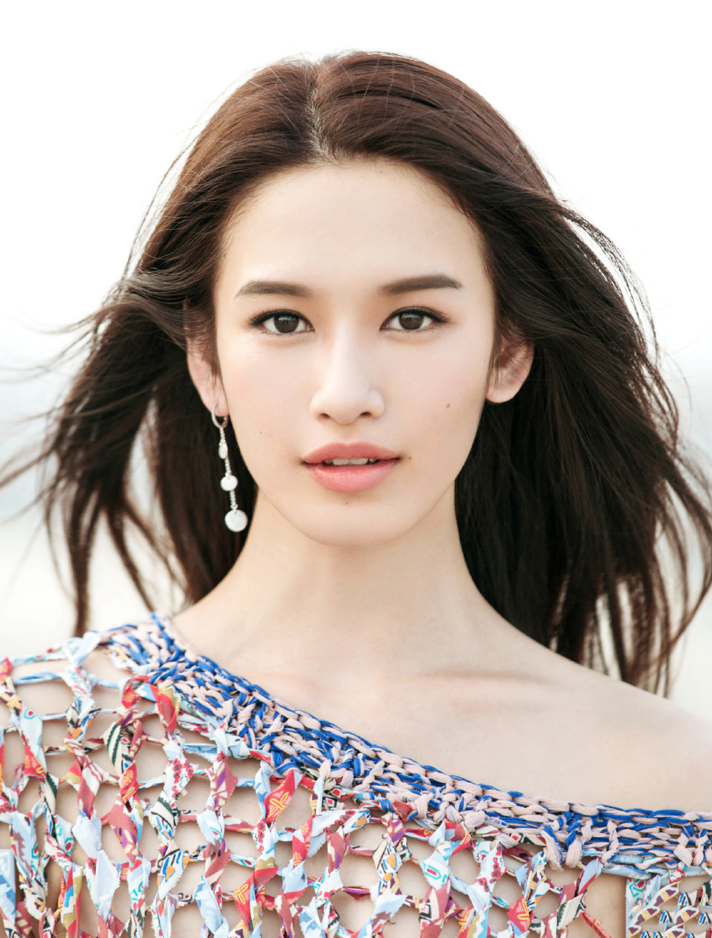 成化十四年的青歌因麻辣女兵走红曾和高以翔搭档