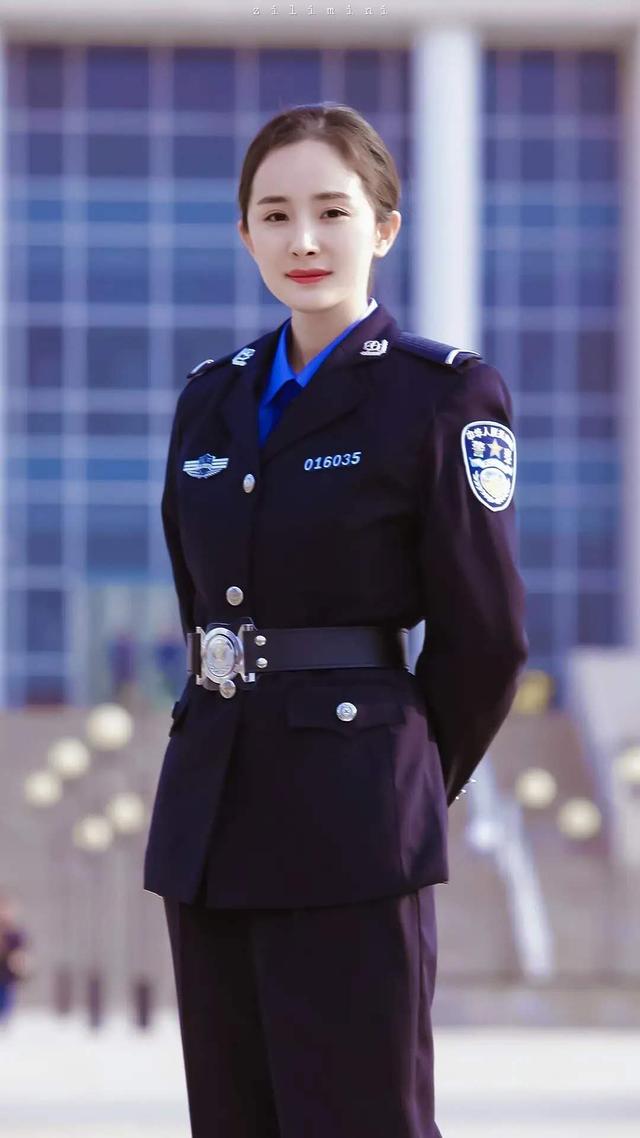 原创杨幂最新剧照曝光穿制服超帅气成最美警花可惜脖子前倾毁气质