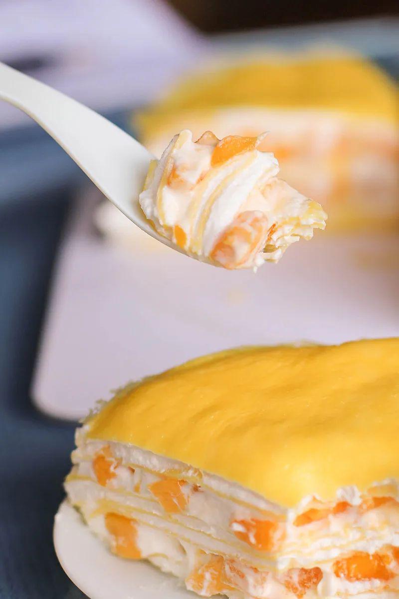 芒果千层蛋糕的奶油和鸡蛋饼是相同的,只是水果馅各有不同!