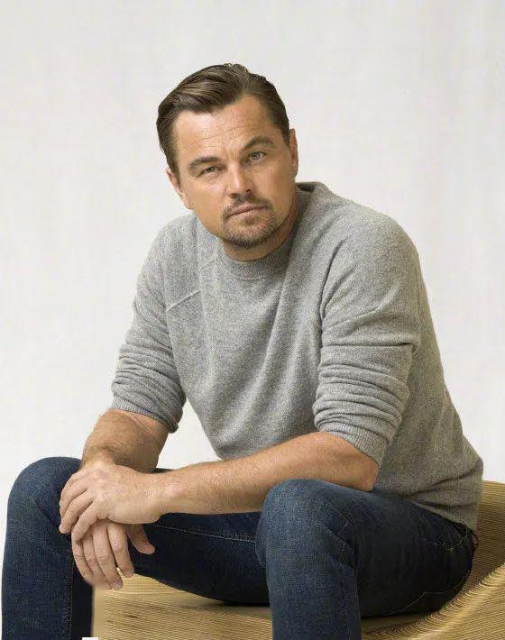 小巧现在因为骨骼的收缩再伴随着皮肤松弛的原因视觉上显得脸盘子大了