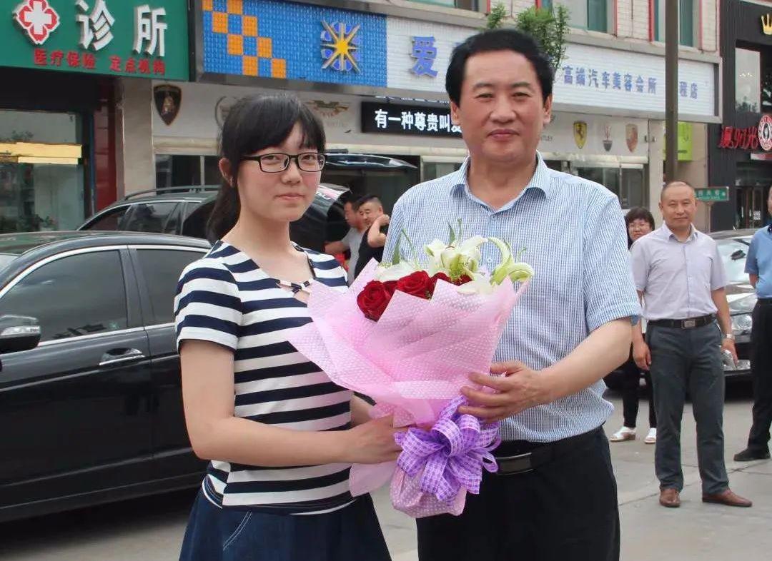 耿彦波市长曾与亲切交谈一位好校长才能成就一所好学校