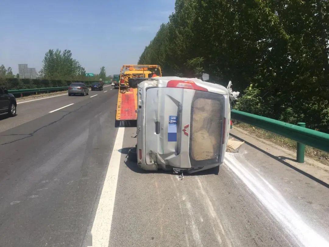 六安往亳州方向在g35济广高速阜周段今天(4月15日)上午10时50分许昨天