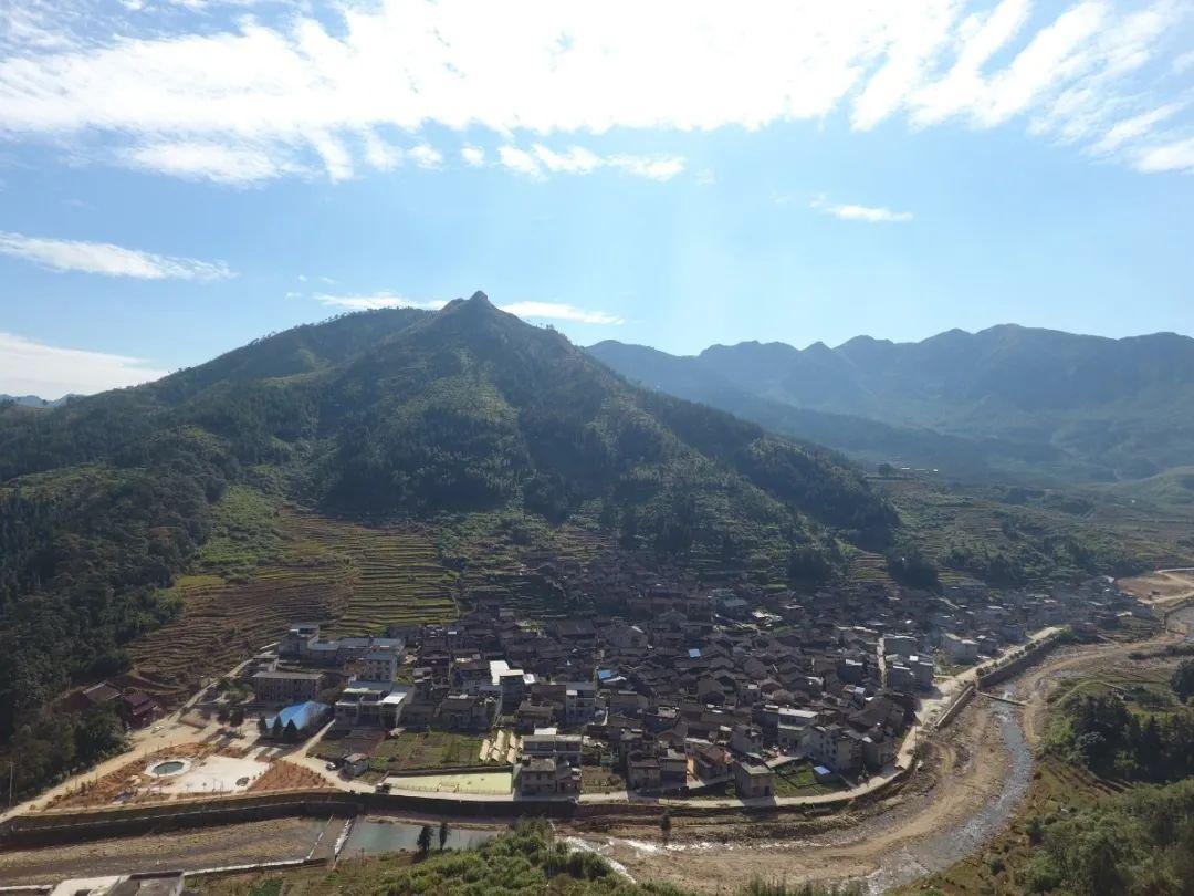 凤田村阮氏宗祠位于村中心,于建村的同时建成.